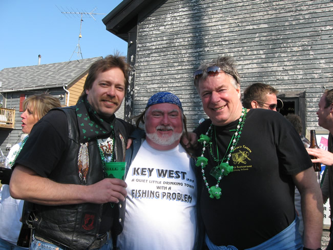 /pictures/ST Pats Float 2009 - No snow our guys keep draging/IMG_1436.jpg